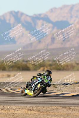 media/Dec-07-2025-CVMA (Sun) [[3e7d2de5dc]]/Race 18-Formula Twins-Formula 40 UL/